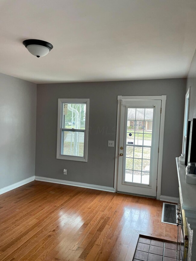 484 S Weyant Ave, Columbus, OH 43213 - photo 4