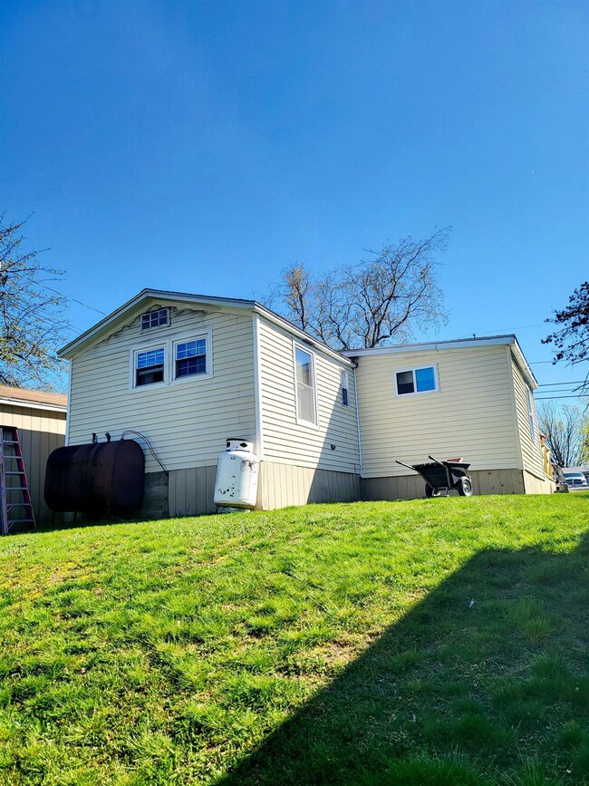 175 Leavitt Rd unit 10, Pittsfield, NH 03263 - photo 3