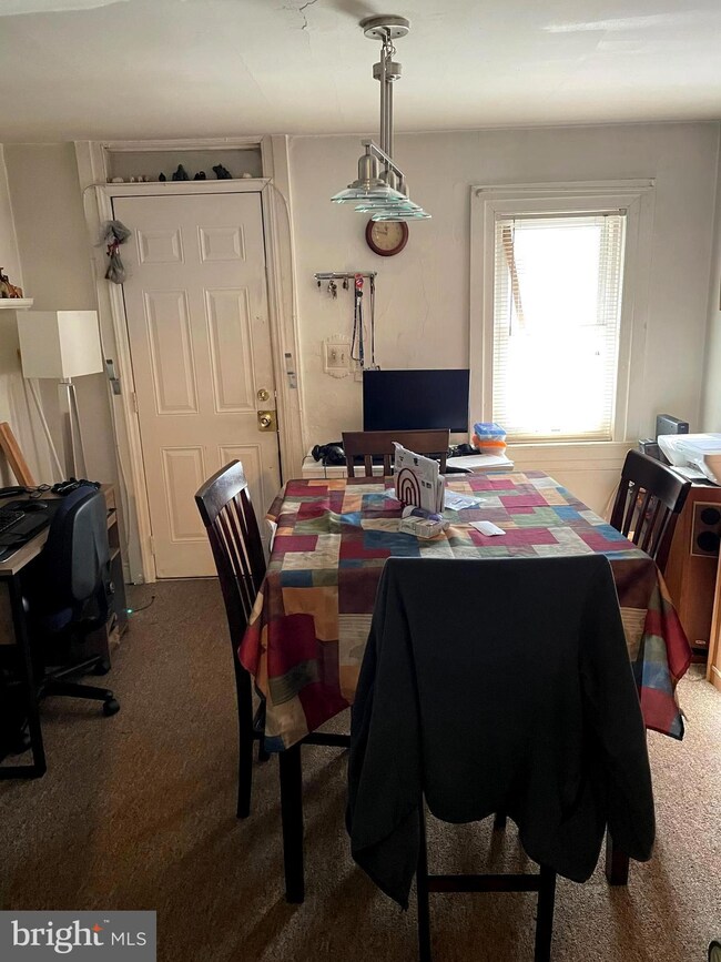 409 Beech St, Pottstown, PA 19464 - photo 2