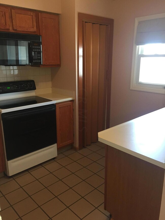 599 Simbury St unit C2, Columbus, OH 43228 - photo 4