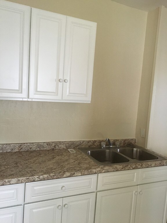 17 Hollywood St, Worcester, MA 01610 - photo 6