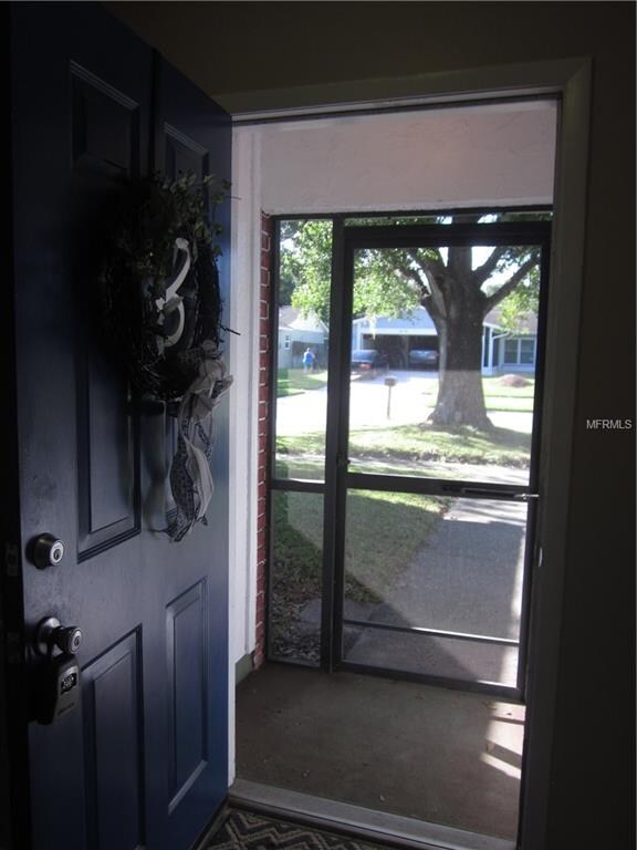 Screened Entry Way