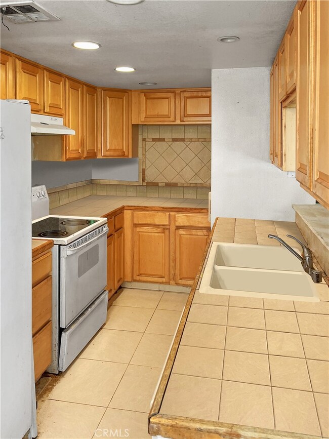 3416 Rainbow Ln, Highland, CA 92346 - photo 3