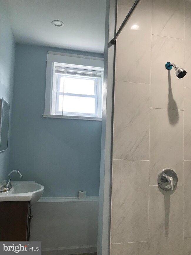 519 Maddock St, Crum Lynne, PA 19022 - photo 4