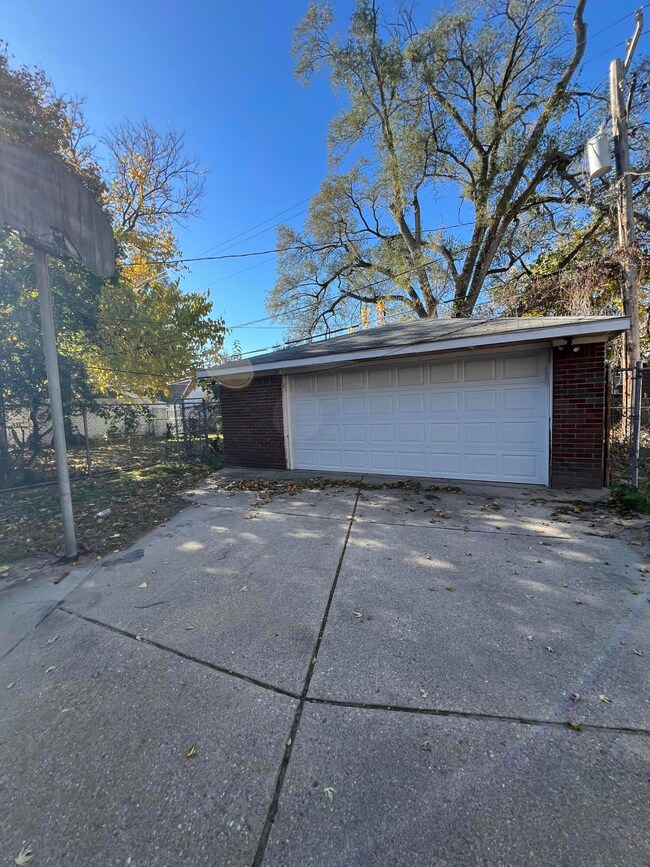 18971 Santa Rosa Dr, Detroit, MI 48221 - photo 2