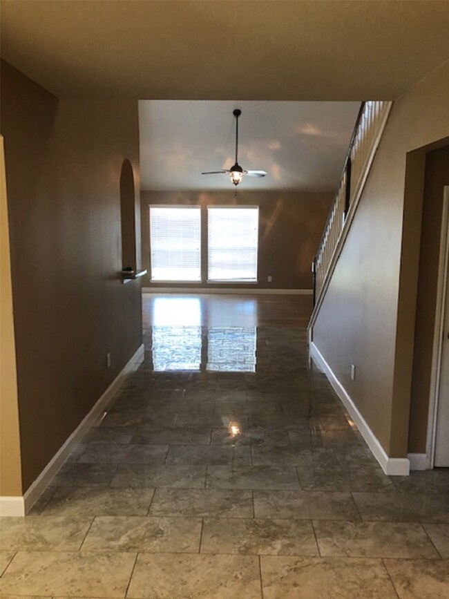 2015 Golden Creek Ln, Richmond, TX 77469 - photo 2