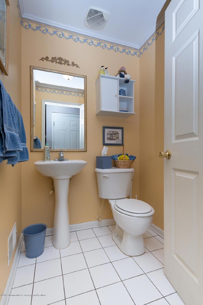 95 Heron Ct, Manalapan, NJ 07726 - photo 5