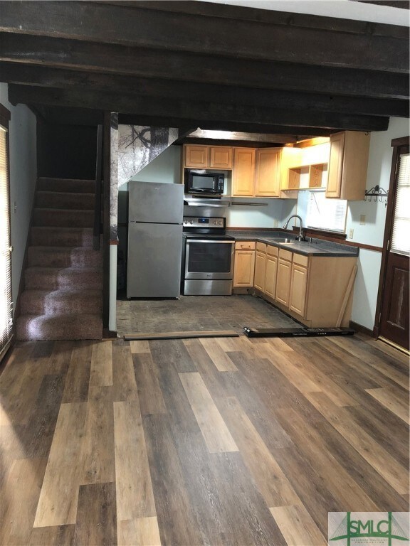 127 W Jones Ln, Savannah, GA 31401 - photo 3