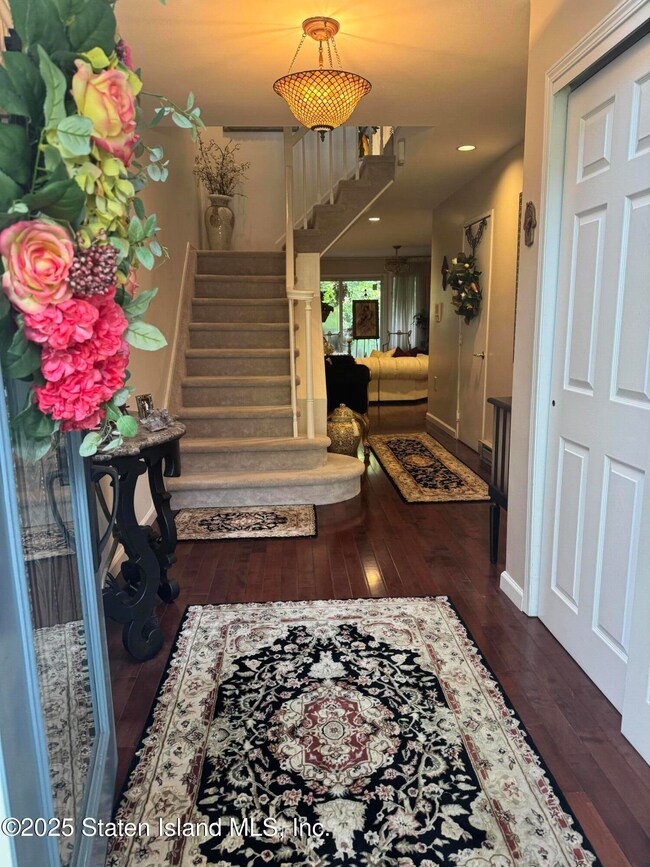 109 Commodore Dr, Staten Island, NY 10309 - photo 5