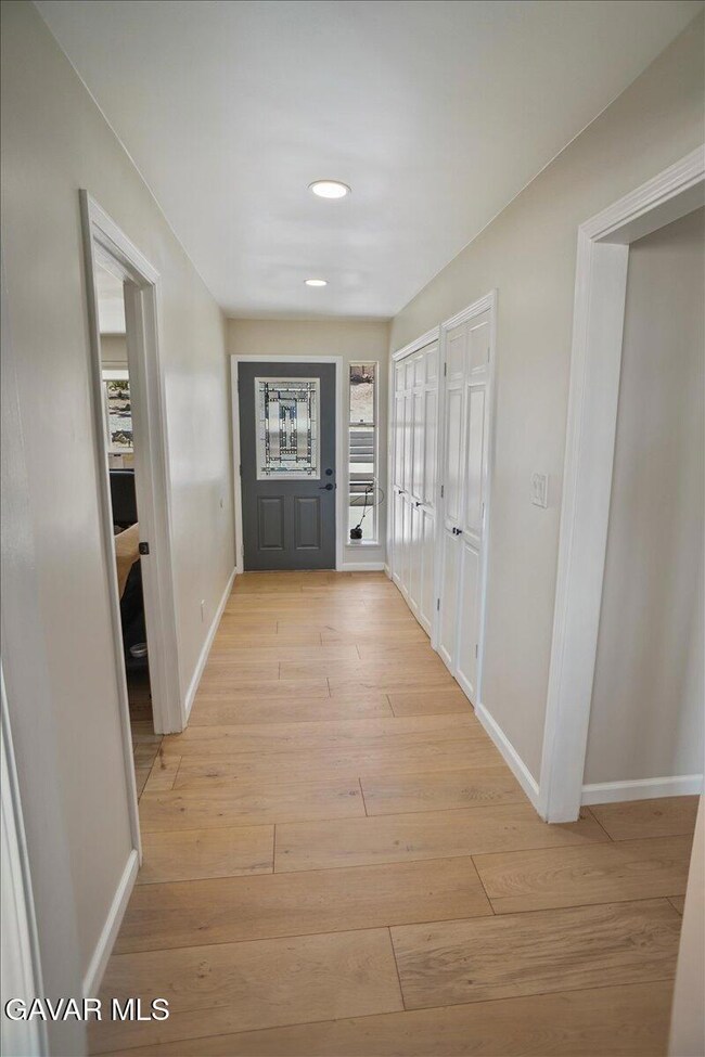 05-Front Entry Foyer