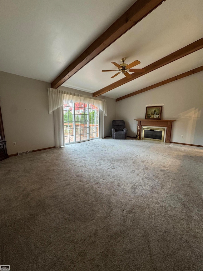 LARGE OPEN GREATROOM WITH VAULTED CEILINGS