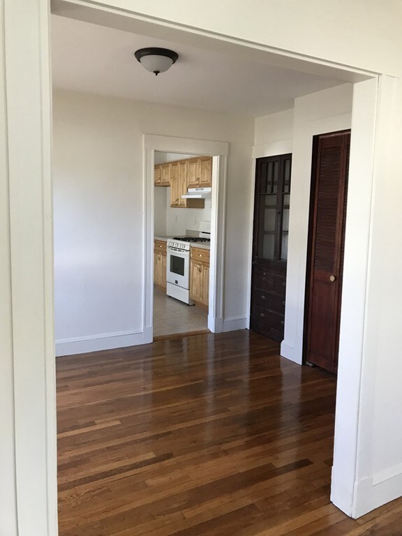 8 Kent St unit 2L, Quincy, MA 02169 - photo 5