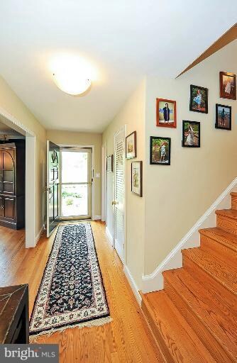 300 Crown View Dr, Alexandria, VA 22314 - photo 2