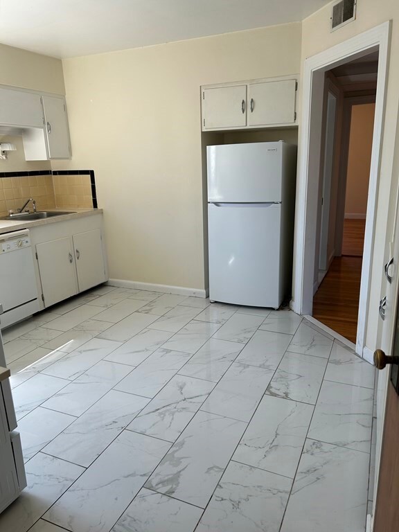 12 Ashland St unit 3R, Worcester, MA 01609 - photo 4