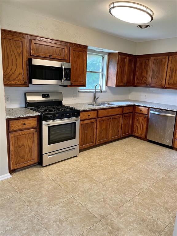 653 W Cedar St, Hurst, TX 76053 - photo 3