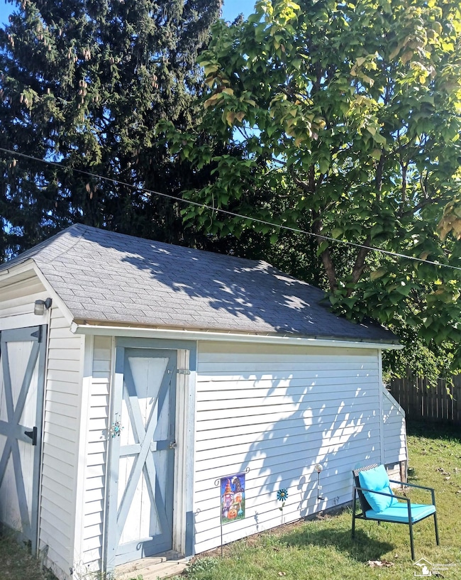 523 Smith St, Monroe, MI 48161 - photo 4