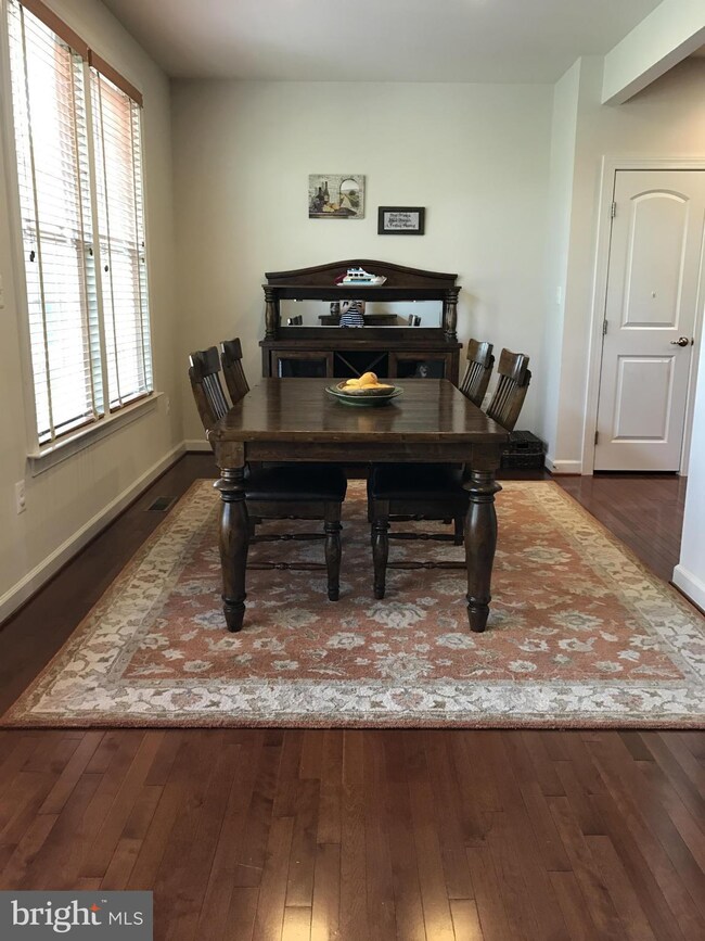 42587 Offenham Terrace, Chantilly, VA 20152 - photo 5