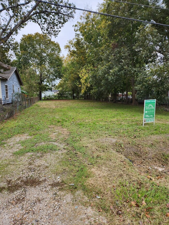 2120 Creston Dr, Houston, TX 77026 - photo 2