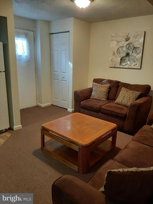 9410 Seven Courts Dr, Nottingham, MD 21236 - photo 3