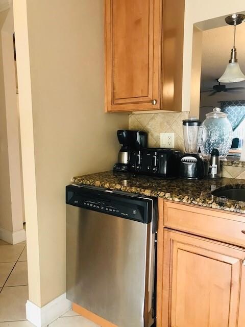 STAINLESS STEEL DISHWASHER, SS APPLIANCES IN KITCH