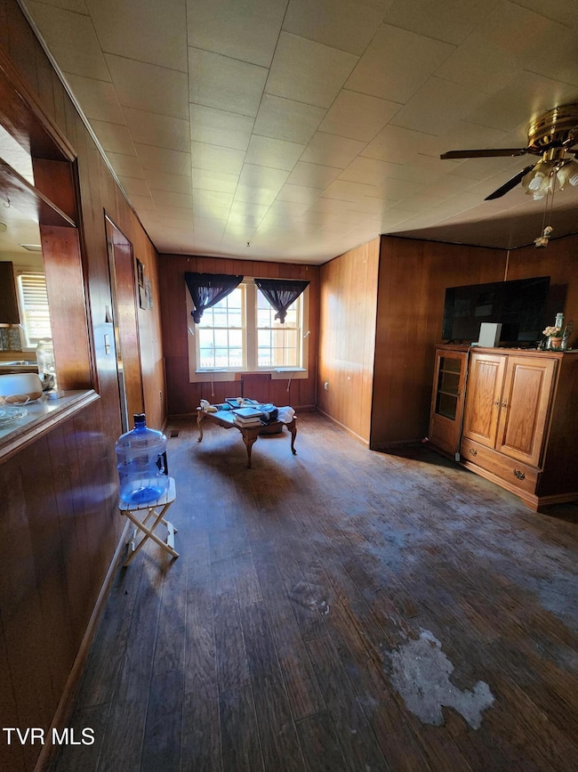 8506 Hickory St, Pound, VA 24279 - photo 3