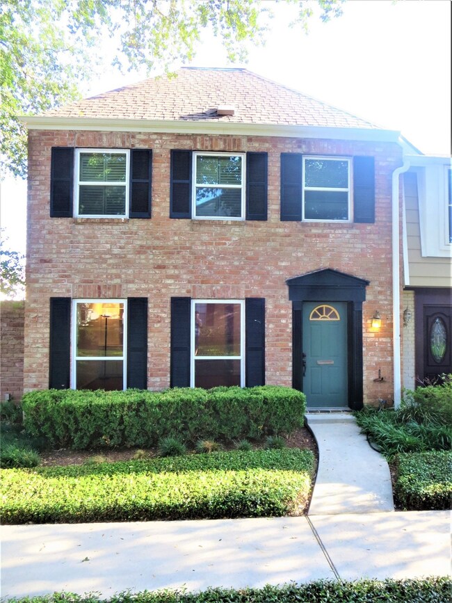 1385 Country Place Dr, Houston, TX 77079 - photo 2