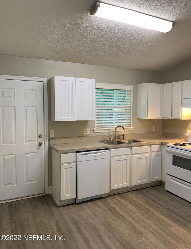 5861 105th St, Jacksonville, FL 32244 - photo 4