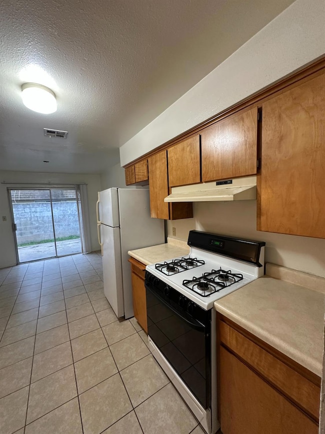 461 Minnewawa Ave unit 101, Clovis, CA 93612 - photo 3