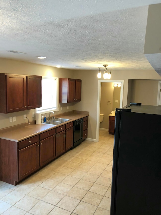 1057 Blackwell Ct, Richmond, KY 40475 - photo 2