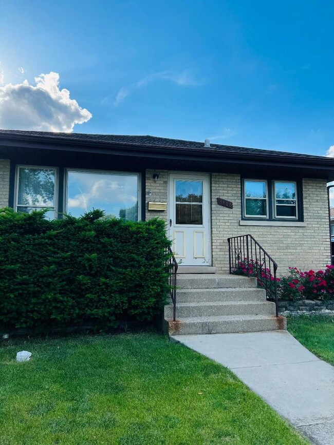 4608 Scott St, Schiller Park, IL 60176 - photo 3