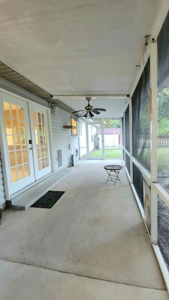 MONA DR SCREEN PORCH