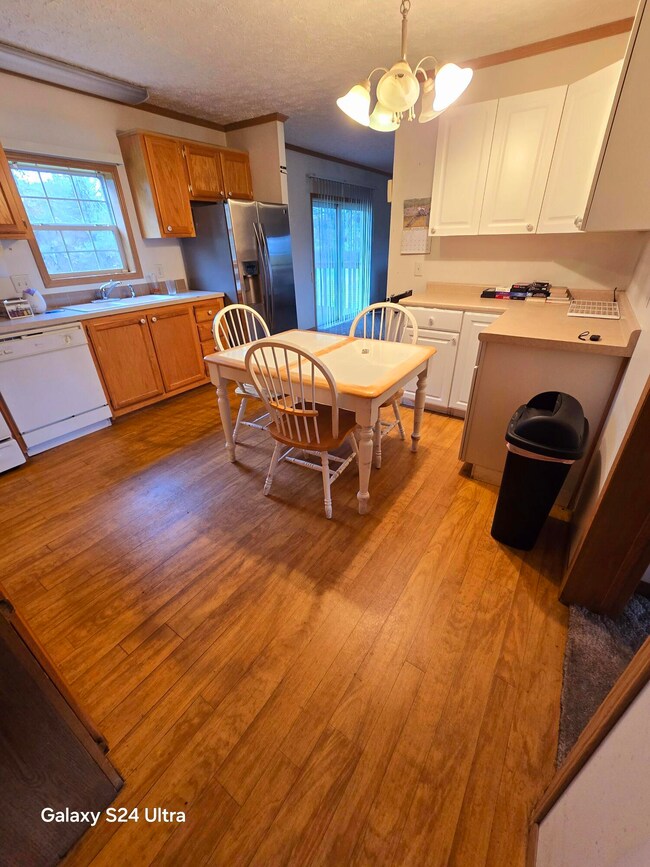 72 Apple Ln unit 72, Summersville, WV 26651 - photo 5