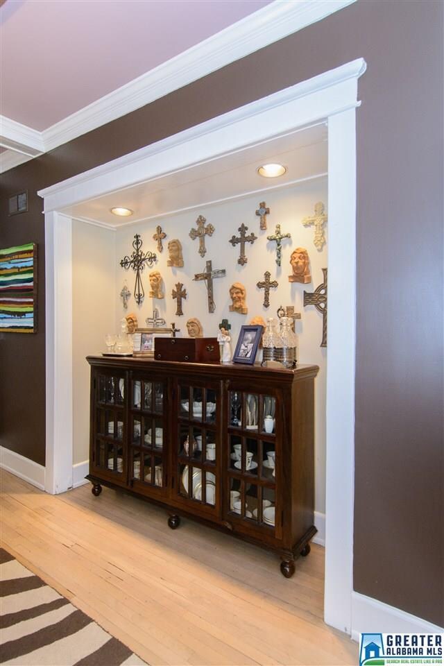 For showcasing or bartending
