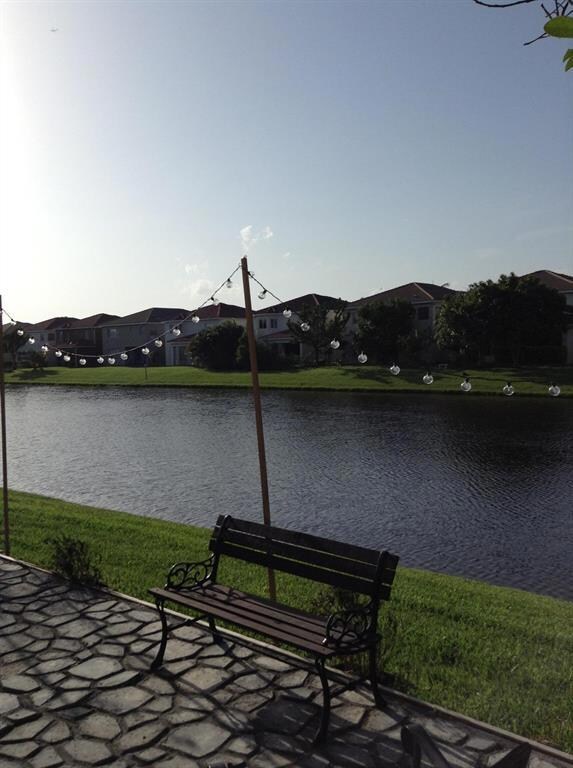 2208 Oakmont Dr, Riviera Beach, FL 33404 - photo 4