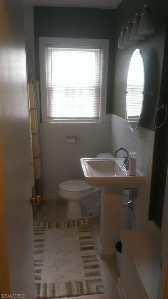 740 Hubbard St NE, Grand Rapids, MI 49525 - photo 3