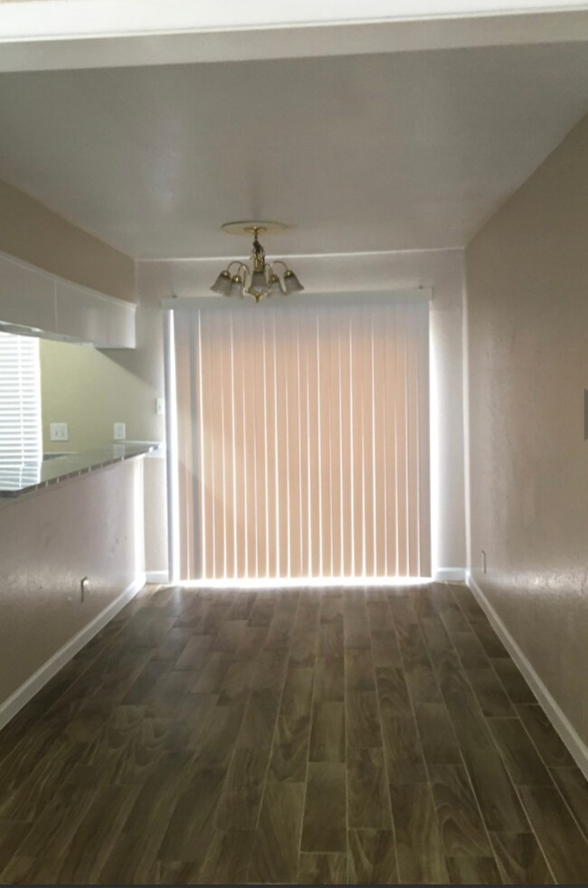 Comparable floorplan: counter/floor finishes may v