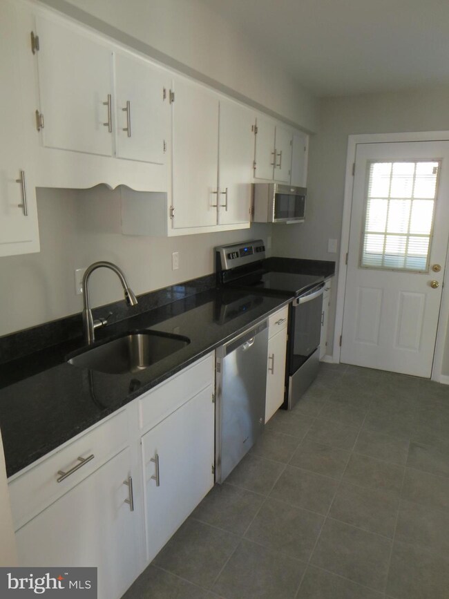 8218 Morning Dew Ct, Frederick, MD 21702 - photo 4