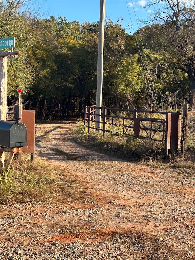 20463 W 750 Rd unit E2SW4 of Sec21-17N-5, Crescent, OK 73028 - photo 4