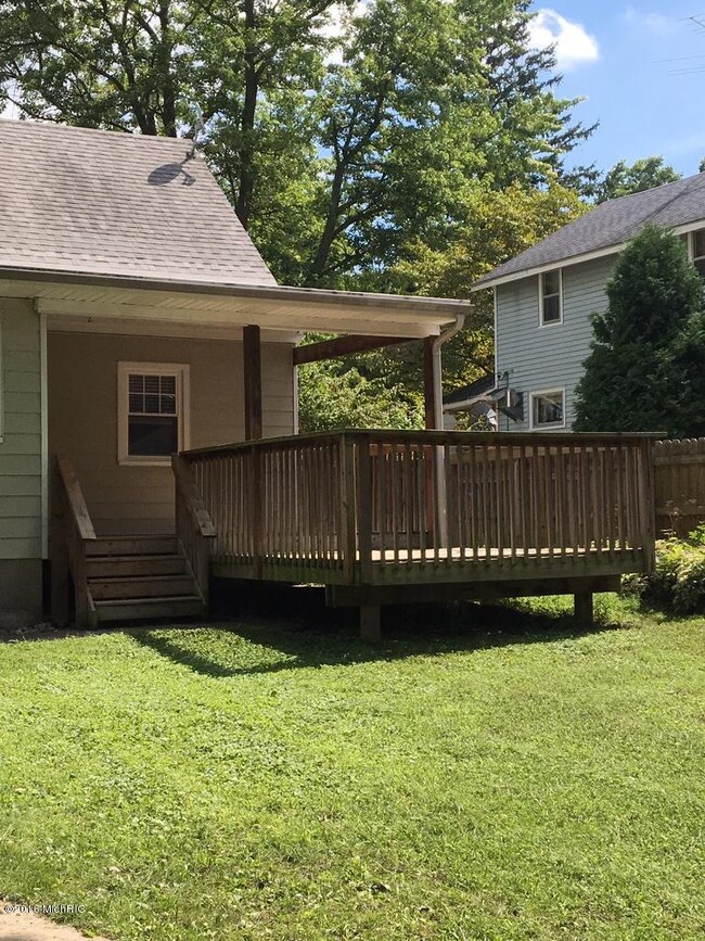 1259 Edith Ave NE, Grand Rapids, MI 49505 - photo 2