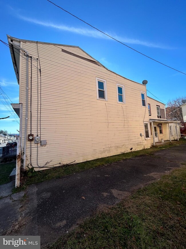 20 S 2nd St, Saint Clair, PA 17970 - photo 5