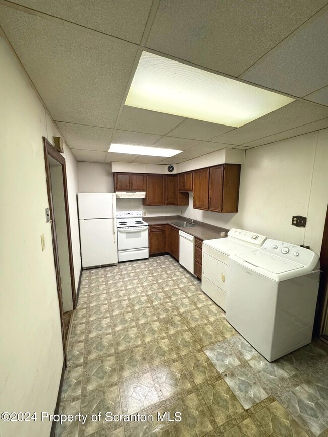 130 9th St unit 2, Wyoming, PA 18644 - photo 6