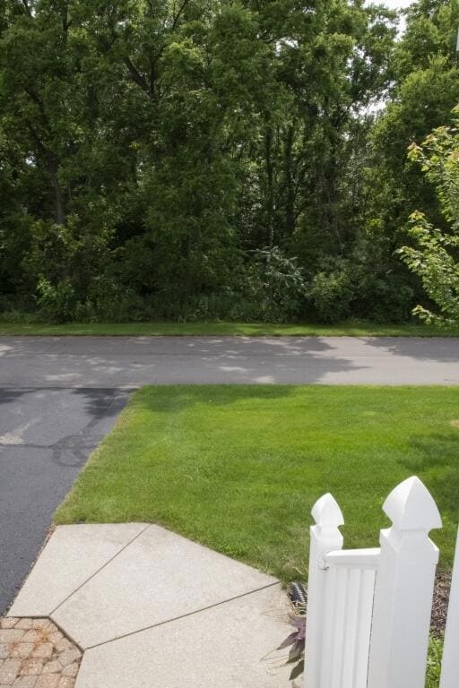 303 Shoreside South Dr SE, Grand Rapids, MI 49548 - photo 4