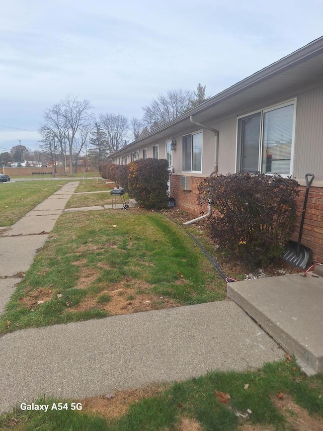 22700 Stair Dr, Clinton Township, MI 48036 - photo 2