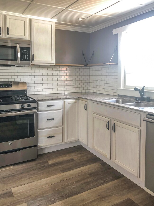 310 W Locust St, Johnson City, TN 37604 - photo 7