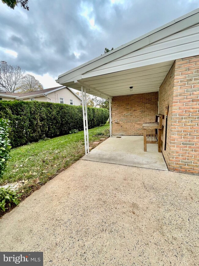 3429 Foster Ln, Reading, PA 19605 - photo 7