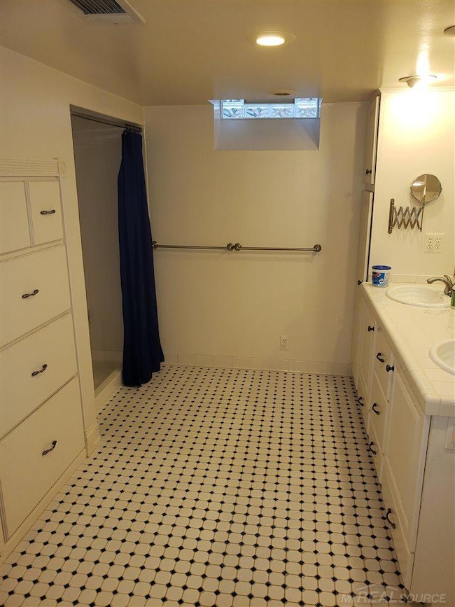 281 Reitman Ct, Rochester Hills, MI 48307 - photo 3