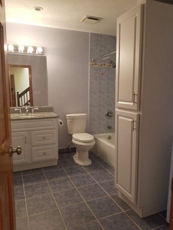 152 Quincy Shore Dr unit 25, Quincy, MA 02171 - photo 5