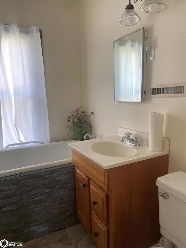 109 Crescent St, Shenandoah, IA 51601 - photo 7