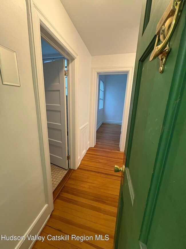 302 Wall St unit 3rd Fl, Kingston, NY 12401 - photo 5