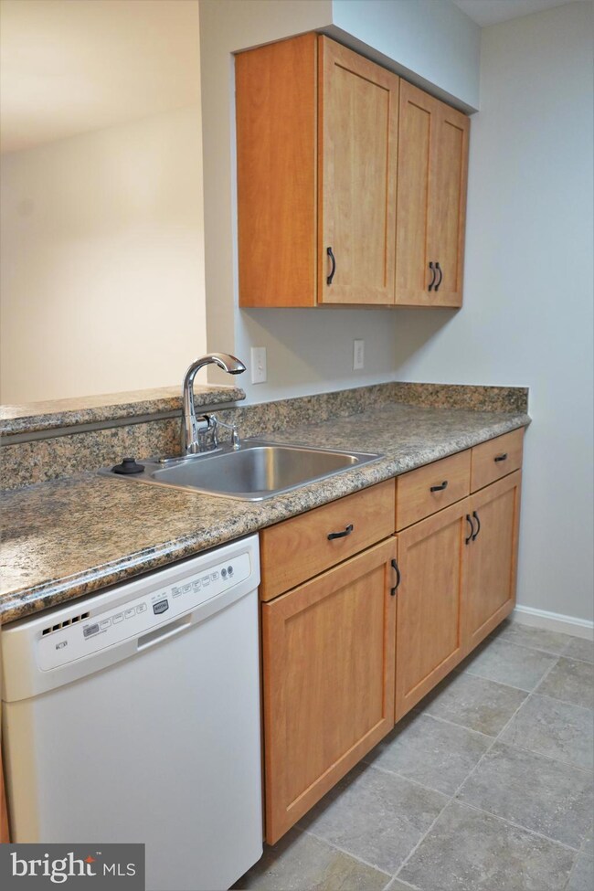 5837 Orchard Hill Ct, Clifton, VA 20124 - photo 7